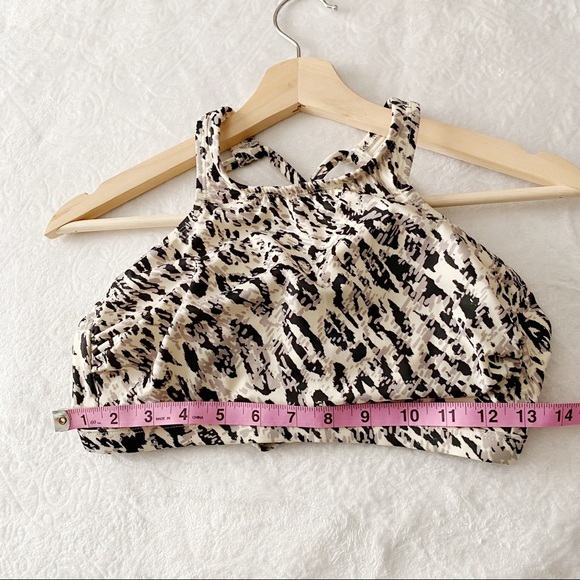 Strappy Leopard Print Sports Bra - Picture 4 of 7